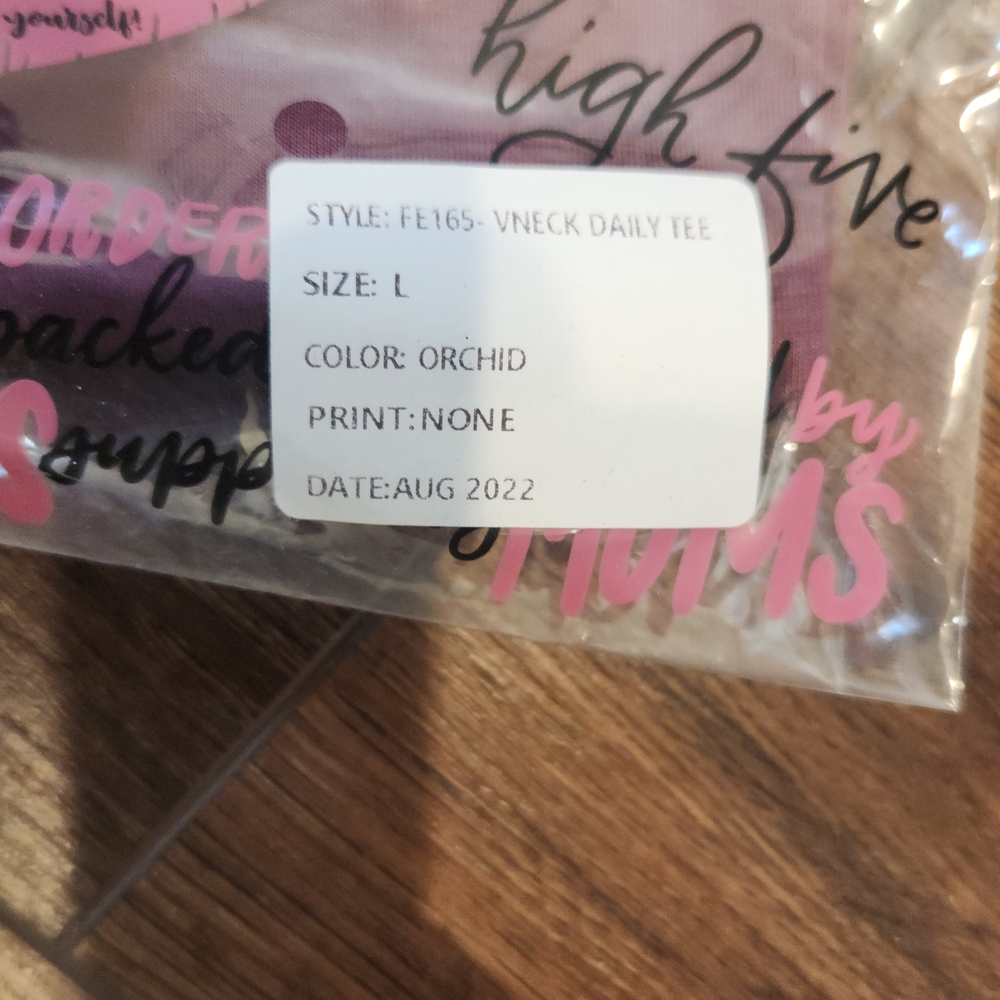 BNWT - Latched Mama Women's Short Sleeve Tee in Orchid - Picture 3 of 6